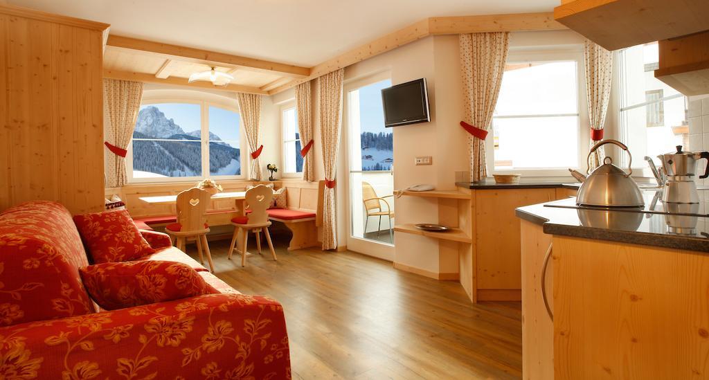 Apartments Antines Selva di Val Gardena Oda fotoğraf